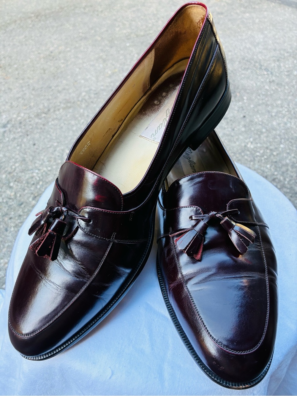 Mezlan Havana Burgundy Tassel Loafers, Size 11.5